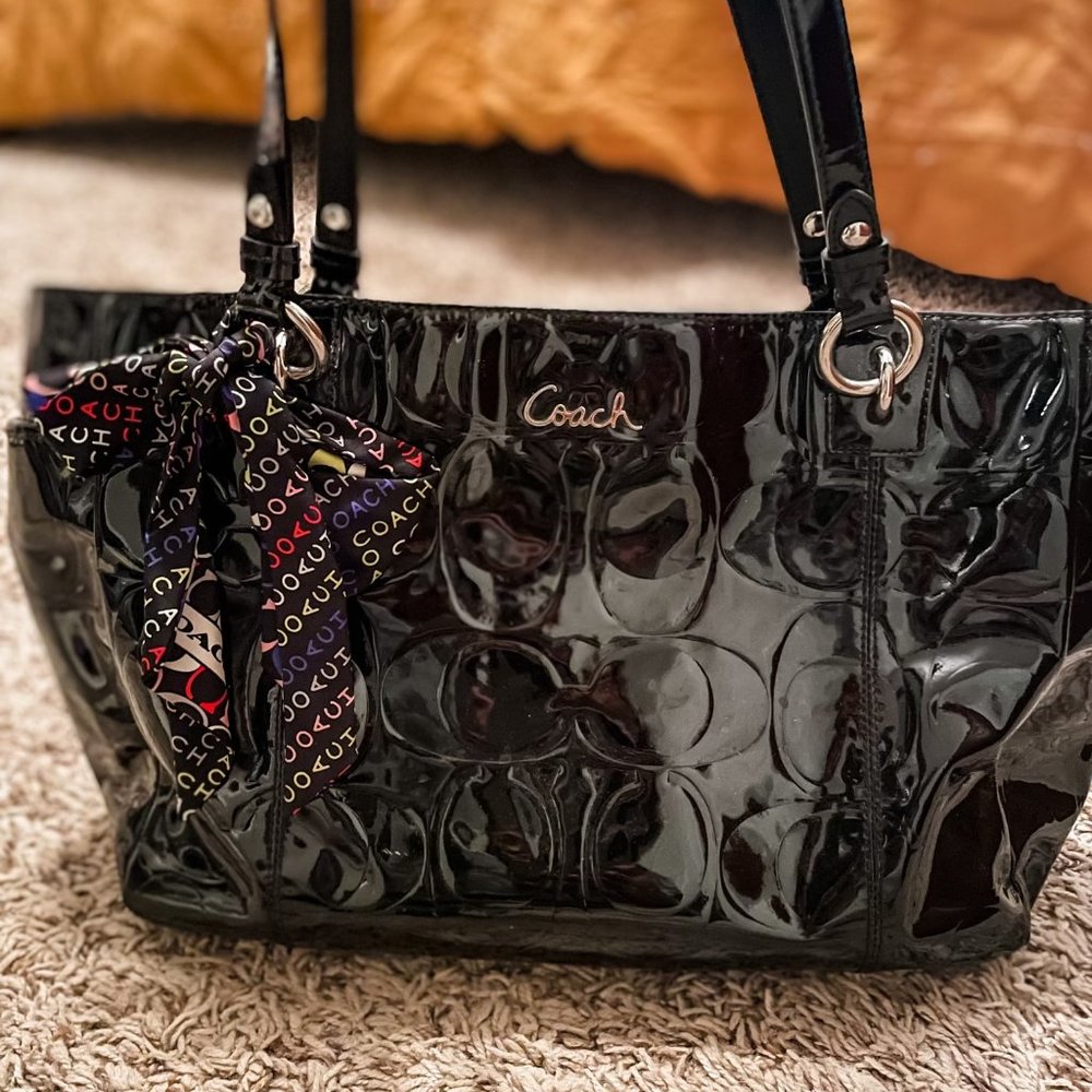 Coach 》Shiny Black Leather 》Purse / Bag